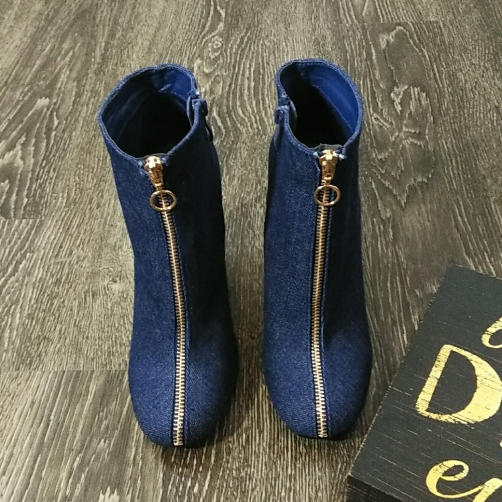 💙🆕 Denim Front Zip Booties